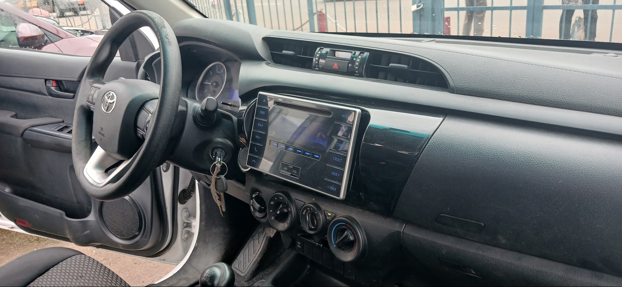 Toyota Hilux Pickup - Image 5