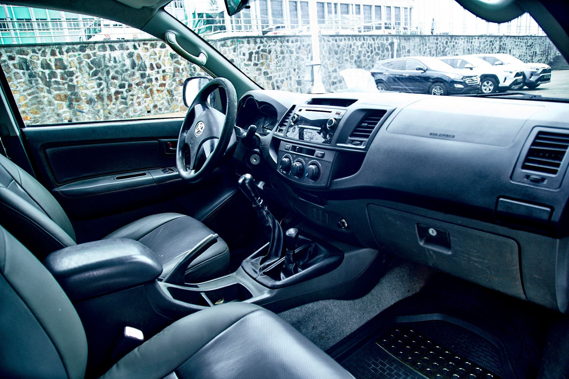 TOYOTA HILUX 2015 (CAMI) - Image 10