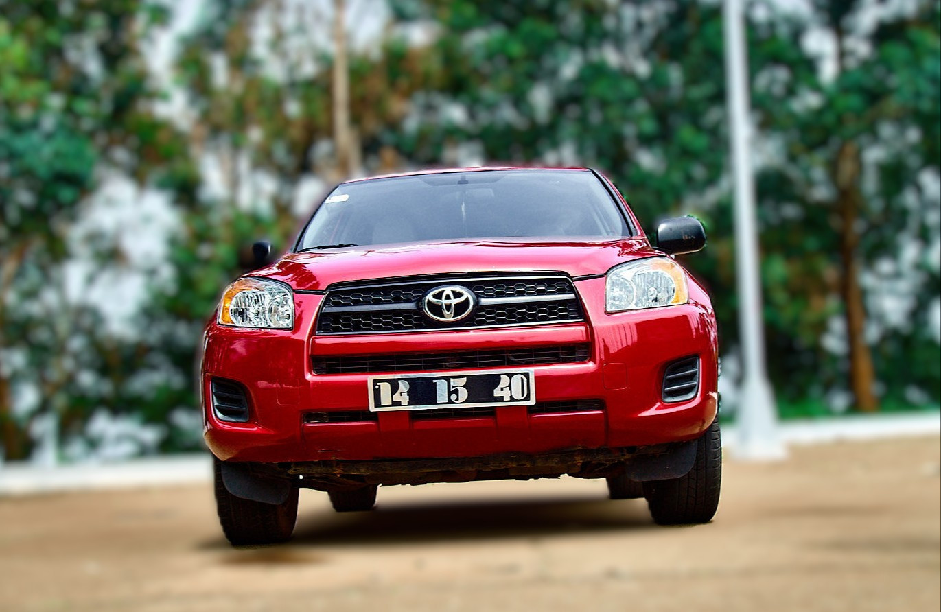 TOYOTA RAV4 2010 - Image 2